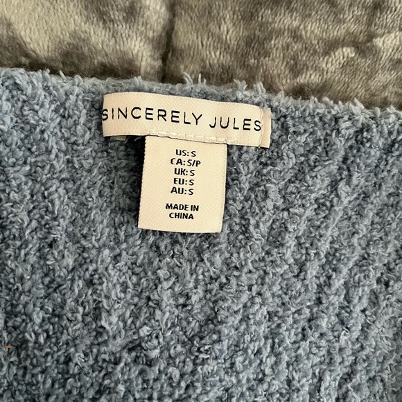 Sincerely Jules soft v-neck sweater - Picture 3 of 4